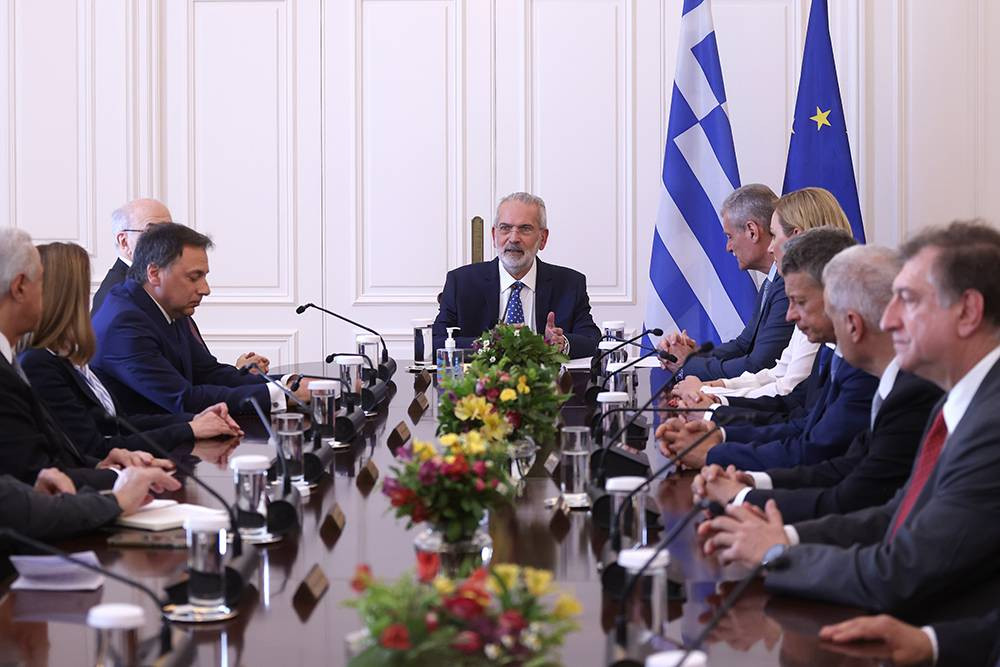 Yunanistan'daki geçici hükümetin bakanları yemin ederek göreve başladı - Resim: 2